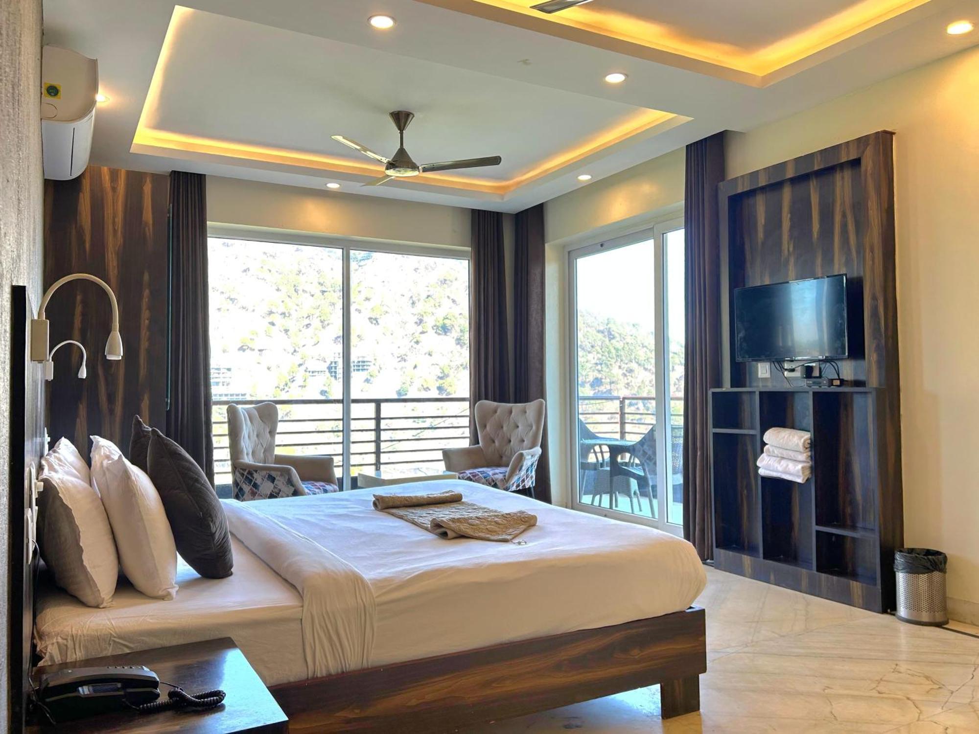 The Lalita'S Majestic Pines Bed & Breakfast Kasauli Exterior photo