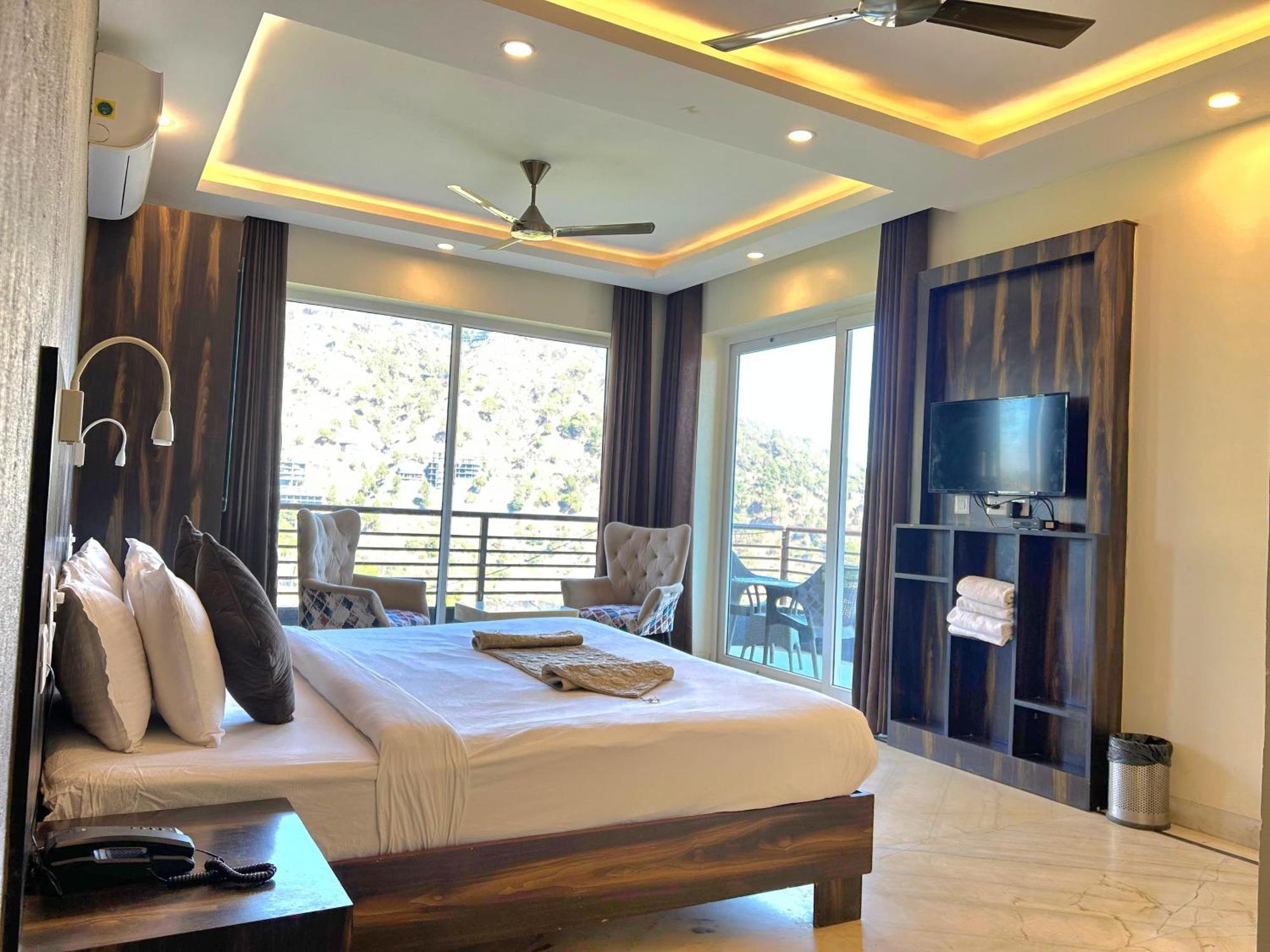 The Lalita'S Majestic Pines Bed & Breakfast Kasauli Exterior photo