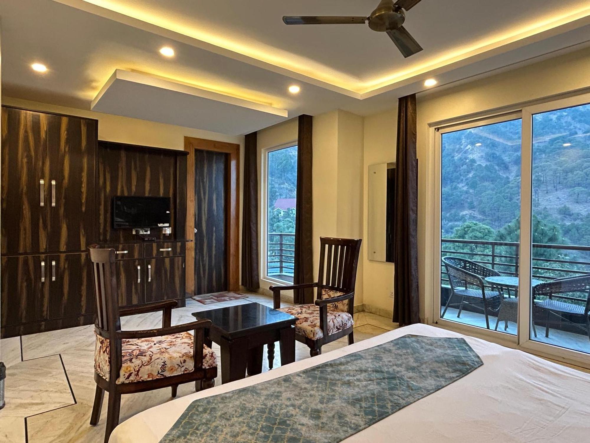 The Lalita'S Majestic Pines Bed & Breakfast Kasauli Exterior photo