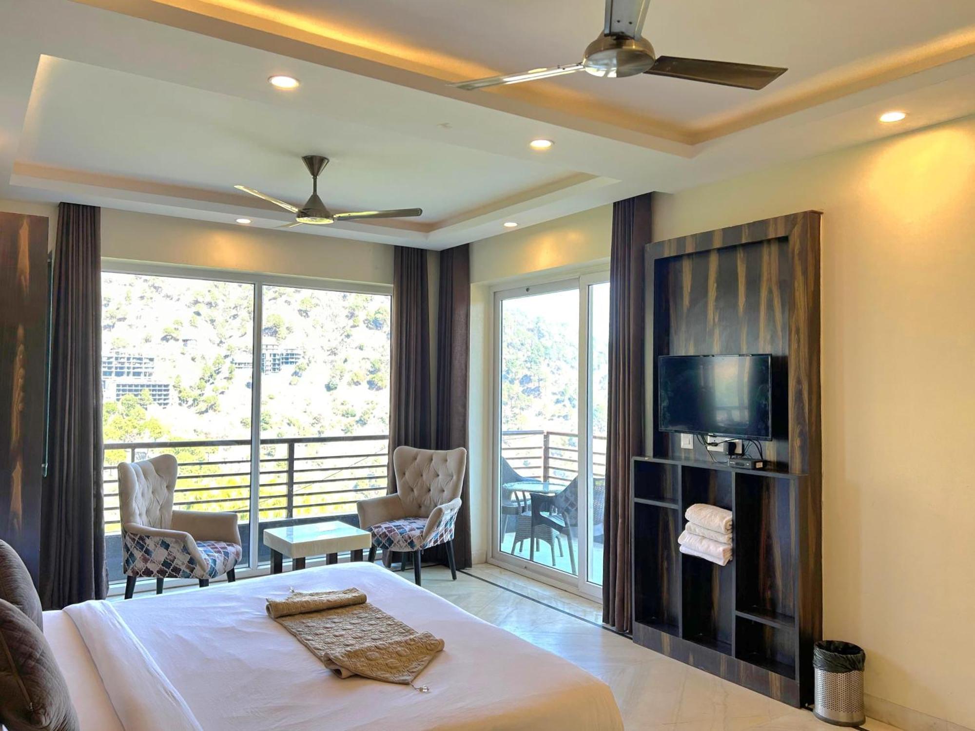 The Lalita'S Majestic Pines Bed & Breakfast Kasauli Exterior photo