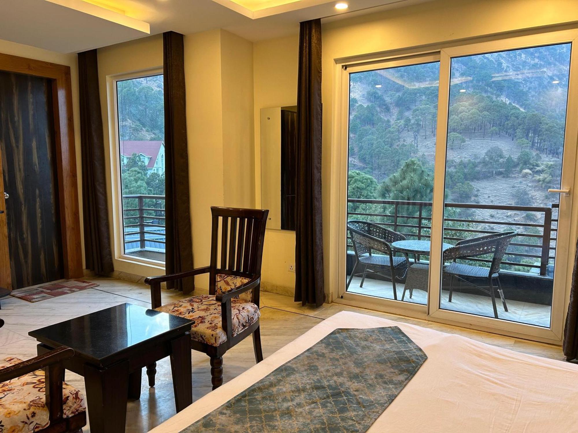 The Lalita'S Majestic Pines Bed & Breakfast Kasauli Exterior photo