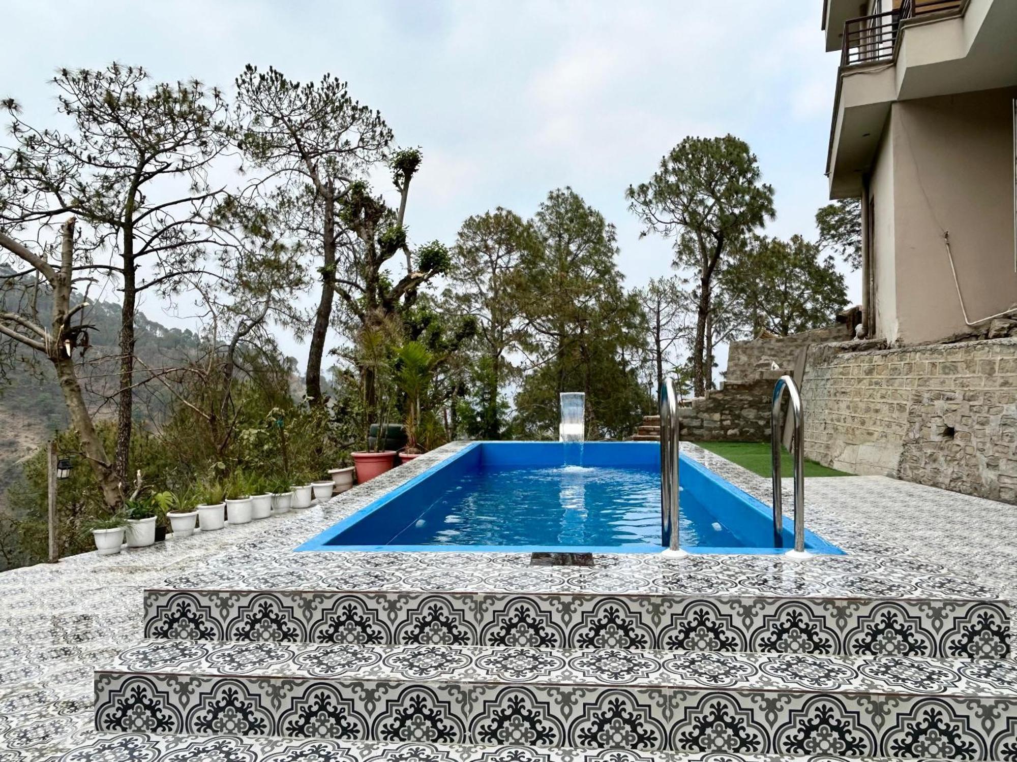 The Lalita'S Majestic Pines Bed & Breakfast Kasauli Exterior photo